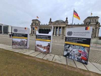 Aktion für ein Rüstungsexportkontrollgesetz vor dem Reichstag in Berlin